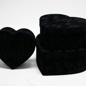 w7233b-black-velvet-heart-shaped-box-set-of-3