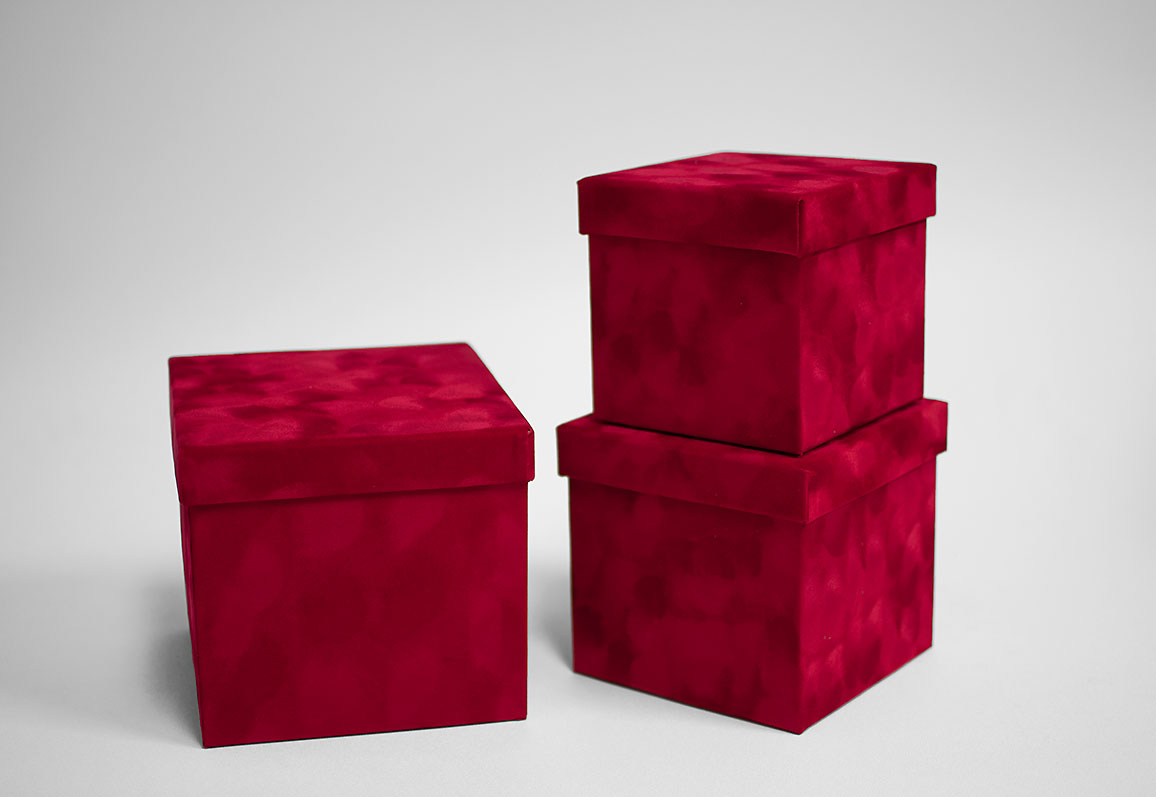 w7649-2-web Red Velvet Square Flower Boxes