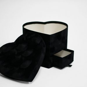 black-velvet-heart-shaped-box-with-drawer