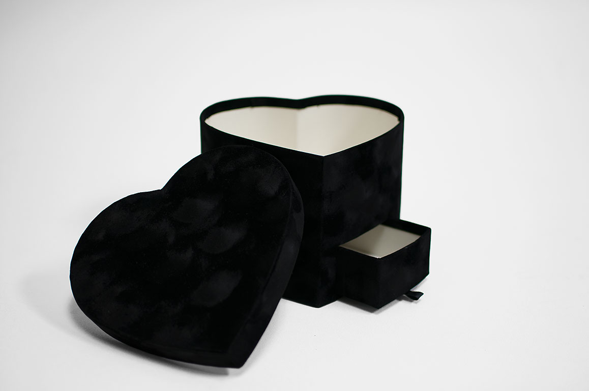 w7800 Black Velvet Heart Shaped Box with Drawer w7800 Black Velvet Heart Shaped Box with Drawer
