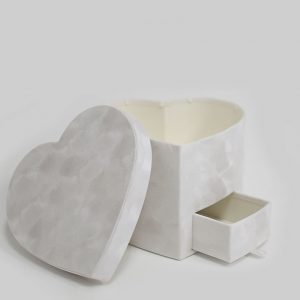 w7801-white-velvet-heart-shaped-box-with-drawer