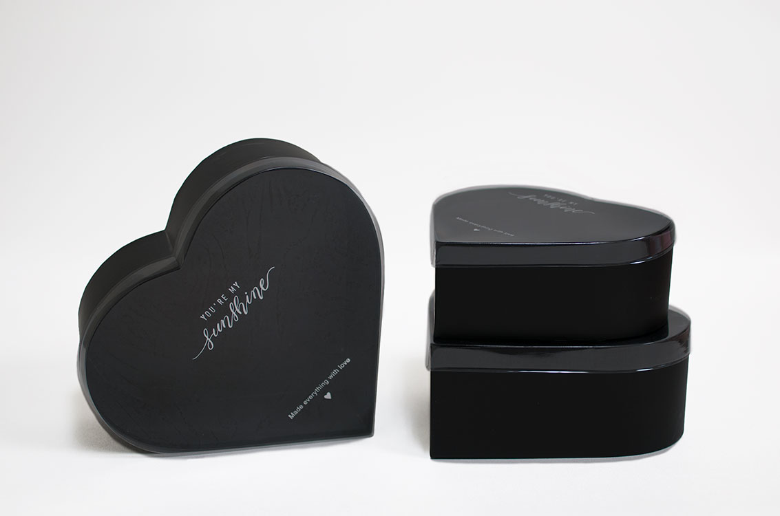 W9824 Clear Lid Black Heart Shape Flower Box Set of 3 W9824 Clear Lid Black Heart Shape Flower Box Set of 3